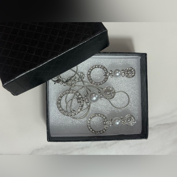 3 pc set necklace + pendant + earrings rhinestone silver pearl accent brand new - Picture 4 of 4